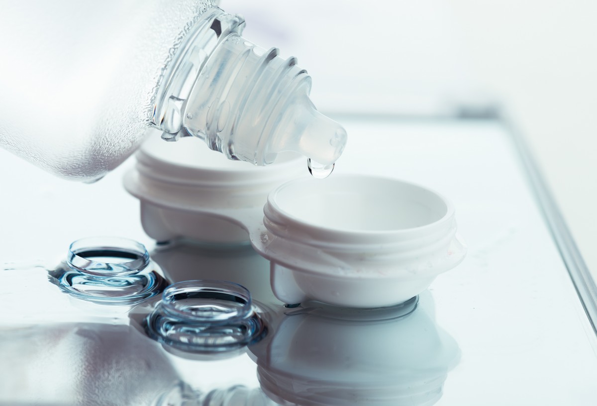 contact lens case with solution