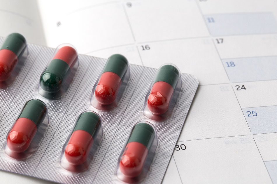 pills-and-calendar