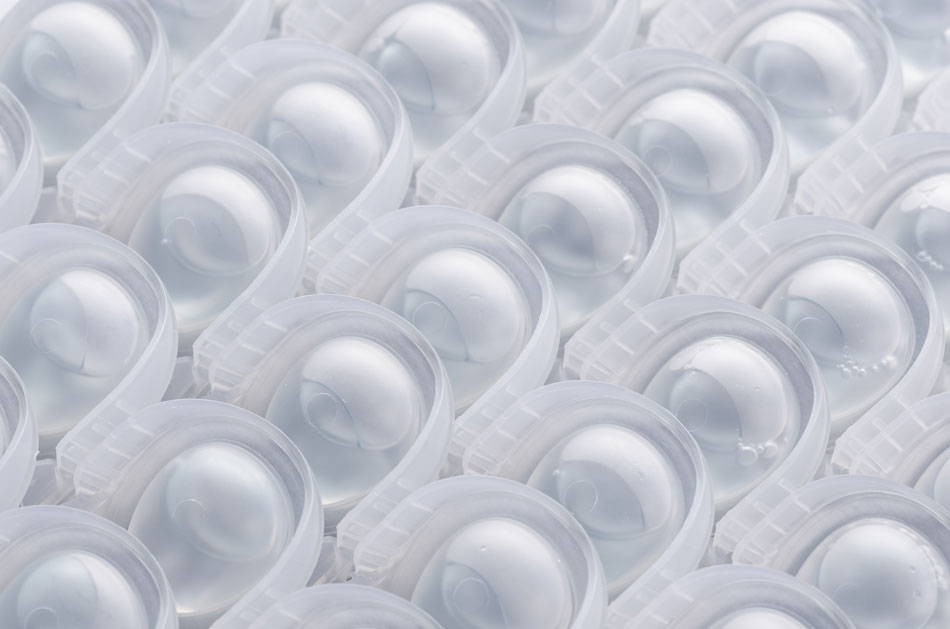 rows of daily disposable contacts